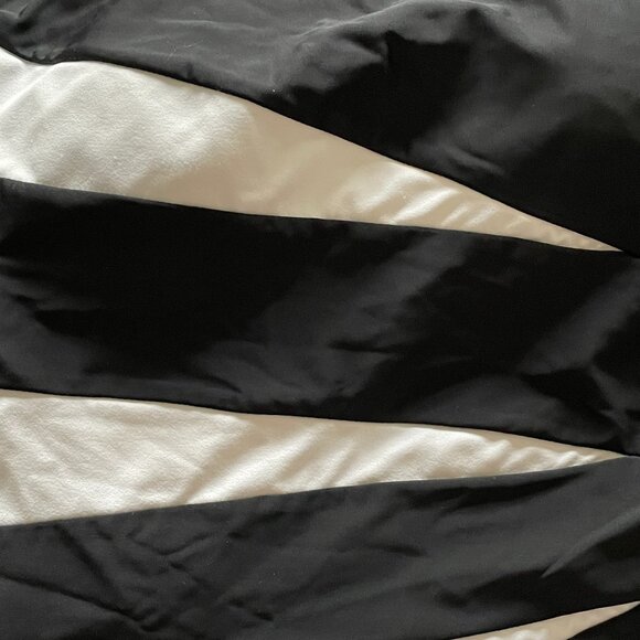 Classic Black and White One Should Swimsuit Size 14 - Picture 4 of 4